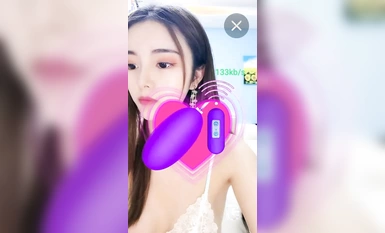 人氣女神【嫩模貝貝】制服誘惑~騷舞勾引~抖臀擠胸 (10)