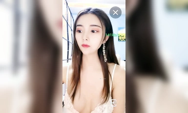 人氣女神【嫩模貝貝】制服誘惑~騷舞勾引~抖臀擠胸 (10)