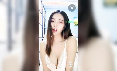 人氣女神【嫩模貝貝】制服誘惑~騷舞勾引~抖臀擠胸 (9)