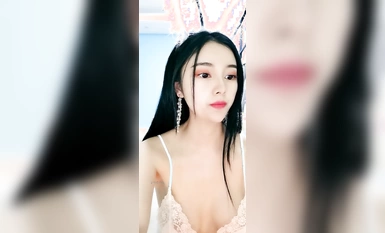 Nữ thần nổi tiếng [người mẫu trẻ Beibei] quyến rũ trong bộ đồng phục ~ nhảy quyến rũ ~ lắc mông và bóp ngực (6)