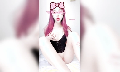 Kecantikan dan sosoknya secantik langit, jalang kecil kelas super [Rumah Cinta Nana] terlatih sendiri, dubur merah jambu memakai ekor arnab, dan stoking serta kaki panjang penuh godaan (2)