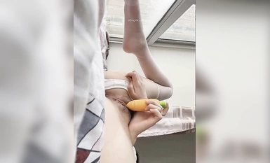 舞蹈學院學姐女神〖momo〗最新復出福利，魔鬼身材超緊小嫩逼 清純靚麗的外表下有一顆淫盪的心 (2)