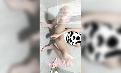 Isteri pelacur perempuan jalang itu terbakar semasa membuang air kecil semasa berjalan [Oren Jingga] Kebocoran video panjang terkini mengenai kebajikan pada bulan Januari semakin mahir