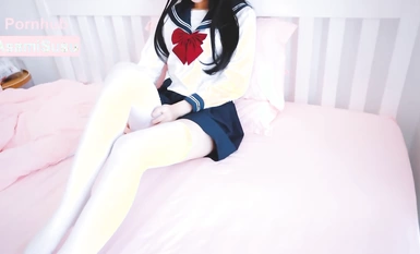 lo girl white silk footjob [AsamiSusu Susu] Ang batang babae na may salamin ay may cute na pink na paa na may puting sutla, ang cute at pinong paa ng sanggol ay nakasuot ng medyas upang bigyan ang kanyang kapatid ng footjob, upang maramdaman niya ang kasi