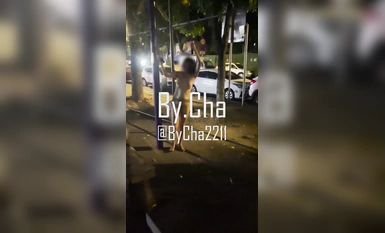 Heavyweight 2024 New Year's Gift Pack! Outdoor extreme challenge ceiling, Twitter celebrity [Charlotte Wu Han] - ignoring passers-by and showing off her big guts!