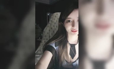 重磅！美到炸裂【棉棉熊】2024年最頂顏值，不斷刷新記錄，奶子又大又白，真想上去舔幾口 (4)
