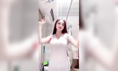 Kuaishou "Raja Lelaki Adik Kecil" menari berbogel dalam masa 7 minit