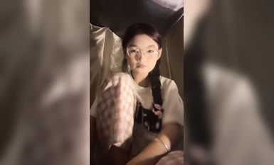 正宗大學生 宿舍偷偷脫光【瑤瑤搖】隨著道具的插入，身體不自主的顫抖起來，緊張刺激 (1)