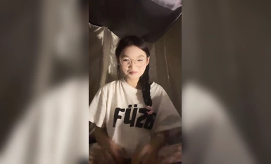 正宗大學生 宿舍偷偷脫光【瑤瑤搖】隨著道具的插入，身體不自主的顫抖起來，緊張刺激 (1)