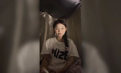 正宗大學生 宿舍偷偷脫光【瑤瑤搖】隨著道具的插入，身體不自主的顫抖起來，緊張刺激 (1)