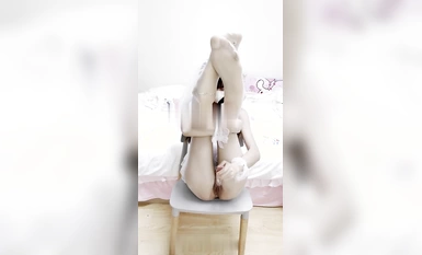 私密電報群震撼泄密！00後女友，真實LT情侶【軟軟兔】未流出劇情，C服定製精選，無套啪啪，騷話不斷 (9)