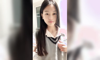 半糖【露儿妹妹】校花级可爱女神：超美身材展示凸点，制服扒衣露奶，翘臀诱惑（3）