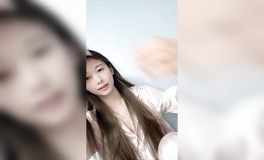 The popular goddess attacked, star face value beauty [Guangzhou University student] figure beautiful front convex rear curvature, white pulp from the hole out of the picture is so shocking (5)