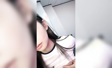Narito ang sikat na diyosa, ang mukhang bituin na kagandahan [Guangzhou College Student] ay may magandang pigura at hubog na pigura, at ang tanawin ng puting katas na umaagos mula sa kanyang butas ay nakakagulat (1)