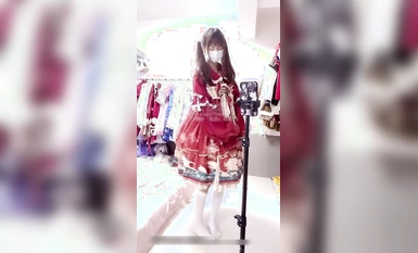 洛麗塔小可愛【軟軟兔Lt774523412】超可愛的LO裙小女僕來咯 輕花嫁白絲LO娘主動上位騎乘 人前乖乖女人後小狗 用小穴溫暖爸爸的大雞巴