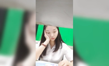 OL主播@陳住氣(李一茶)戴著跳蛋上班摸魚尺度福利秀 (2)