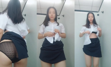 OL Anchor @陳住氣(李一茶) Wearing jumping balls to work and touching fish scale welfare show (5)