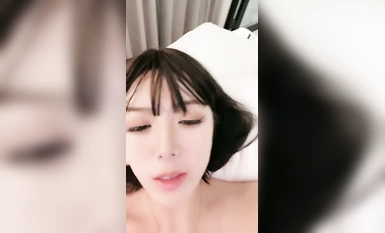 Gadis seksi dan berambut pendek [Little Strawberry] dengan ghairah disetubuhi oleh pasangan seksnya di hotel! Merebut, menjilat dan blowjob adalah hebat, kedudukan menunggang menembusi ke dalam kemaluan, dan pemandu cerucuk disentuh kuat dan jus putih men