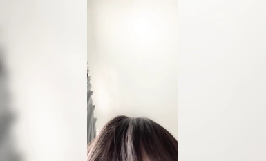 Ang sobrang malambot na maliit na loli ay gumagamit ng isang malaking titi upang makapasok sa kanyang puki nang ligaw sa live broadcast platform (9)