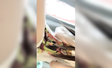 Loli kecil yang sangat lembut menggunakan zakar besar untuk menembusi kemaluannya secara liar di platform siaran langsung (10)