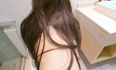 ☀️高冷氣質御姐☀️頂級性感女神洗手間被大雞巴後入深操，天天泡健身房把屁股練那麼大就是讓男人操你的時候更過癮嗎