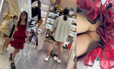 เด็กนักเรียนหญิงที่เก่งที่สุดที่ซื้อของราคาถูกและไปชอปปิ้งกับเพื่อนร่วมห้องและเพื่อนสนิทของเธอ