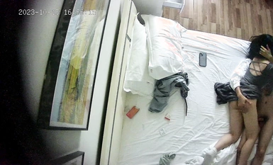 某房52RMB周日大學生都出來開房了，女主角長的還算漂亮，兩個人都很飢渴