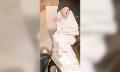 海角社區玩弄親妹妹的小菊花，騎臉69真爽