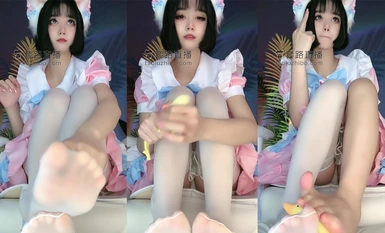 白いシルクのメイド服、ローシューズ、優しい精子、ローシューズに精液、信号機。