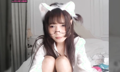 Stripchat才滿19歲高顏值小美女【Nekomini】活潑超可愛 (1)