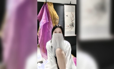 2024年1月新作，極品超美御姐【繁花女主角】橫店演戲好幾年，古裝裸舞，大美女每天不同反差角色道具自慰 (11)