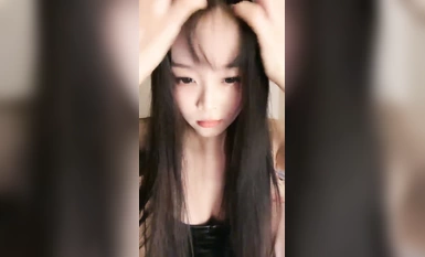 兄弟們！最騷的校花來了~【菲菲Baby】騷舞~道具~超級過癮 (6)