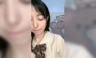 Yan value area quality purity department young girl play big turntable, lift up the short skirt black silk fat buttocks, did not wear panties ultra-tender pussy, small scale temptation, lift up the legs if hidden, extreme temptation!
