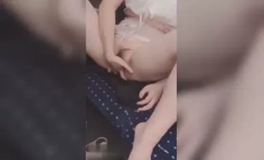 카우걸은 너무 대담해서 혼잡한 기차 안에서 자위를 하기도 합니다.