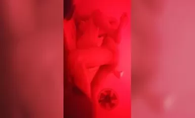 Xiaohei Tanhua vào nhà địt cô gái trẻ để ăn nhanh. Cô ấy cởi váy và bắt đầu đụ cô ấy trực tiếp và đập cô ấy từ phía sau.