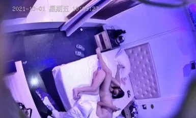 국경일 젊은 커플이 성관계를하면서 휴대 전화 영화를 보면서 방 섹스를 오픈 AV 자세는 다양한 시도를 배우지 않았다 HD 720P 울트라 클리어 버전 1