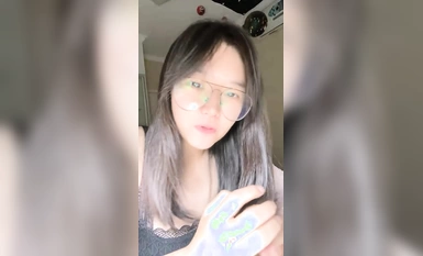 清純眼鏡妹妹 要吃退黑素  (2)