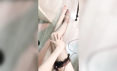 Qiqi_Dia mempunyai rupa yang luar biasa, sebuah negara dan sebuah bandar, dia cantik dan mempunyai sosok yang baik_1