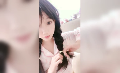 嫩到不講道理的高顏值嫩妹 聞聞醬 (4)