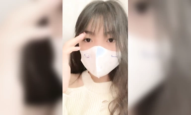 キュートなヌードセルフィー