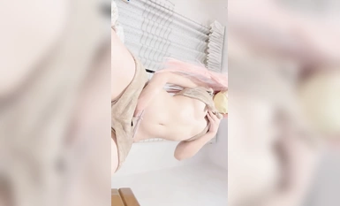 灬二次元少女~【少蘿沒人愛】宿舍乳夾~脫衣舞~道具自慰秀 (1)