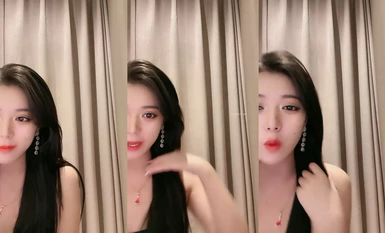 Bagong gawa noong Pebrero 2024, sinasakal ng nangungunang babaeng modelo [Female Model Little Strawberry] ang kanyang leeg, sinisiraan siya nang walang condom, umaagos ang kanyang mga puting katas, at ang hamak na lalaki ay niloko siya nang walang awa nan
