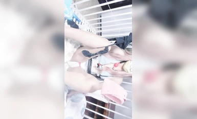 武漢18歲【少蘿沒人愛】騷舞拳交~刮毛囚籠~多道具自慰！ (8)