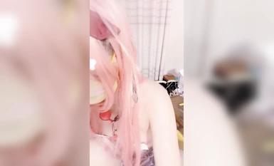 武漢18歲【少蘿沒人愛】騷舞拳交~刮毛囚籠~多道具自慰！ (11)