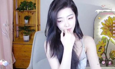 Stripchat聲優女神【MandyLovesYou】全裸自慰 爽得翻白眼 (9)