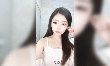 頂級綠播女神下海【卟葯醬紫】超級漂亮！抖臀騷舞誘惑~ (2)