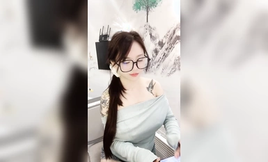 [Top green broadcasting goddess went to the sea to see the white moonlight on earth] Star-level beauty with unparalled beauty and beautiful breasts (2)
