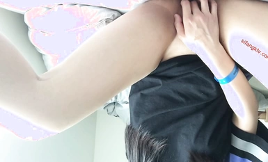 The first thing you need to do is to show your face! Big milk top body Zong Yang Mei foreign students [Xiao Hui] private shoot, props Ziwei holding white boyfriend big meat stick love (4)