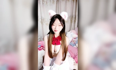 [04 Senior Sister Kumita ng Tuition] Magandang Loli na estudyanteng babae na may magandang dibdib at puting tigre na puki Nagsasalsal gamit ang mga props habang pumapasok at pumulandit (1)