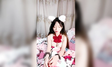 [04 Senior Sister Kumita ng Tuition] Magandang Loli na estudyanteng babae na may magandang dibdib at puting tigre na puki Nagsasalsal gamit ang mga props habang pumapasok at pumulandit (1)